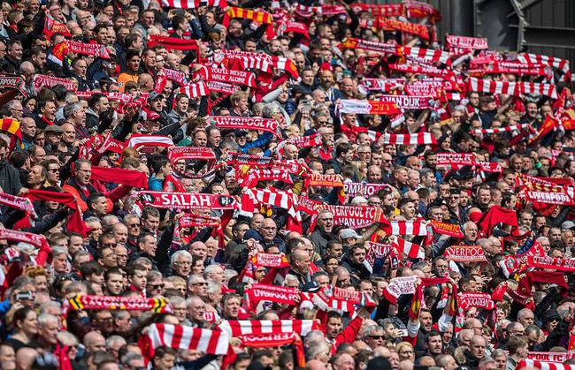 每体：巴萨有意左后卫索萨，想用桑托斯欠的290万欧锁定交易