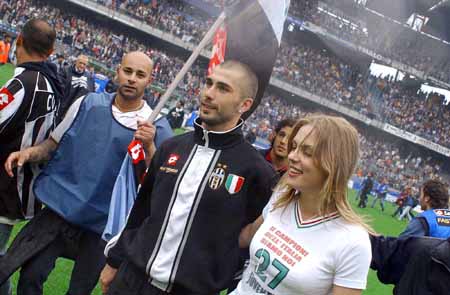 阿斯：皇马需要给姆巴佩配备更好的队友，就像当年为C罗做的那样（阿斯报：皇马需为姆巴佩配更强队友，复刻C罗时期的建队思路）