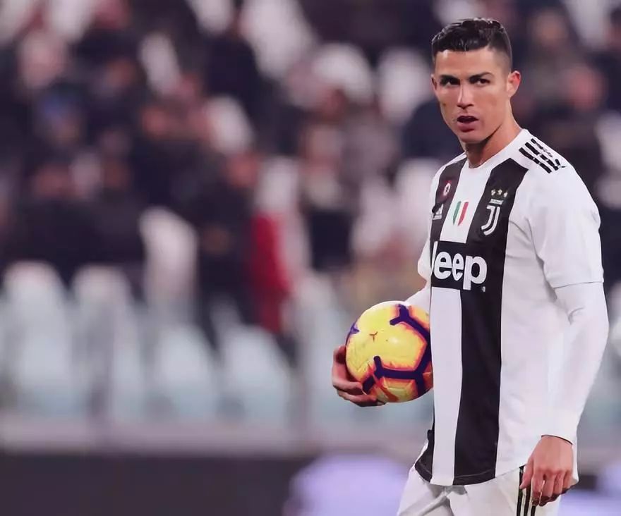 记者：谢什科表达了加盟曼联的愿望，但需更多时间做最终决定