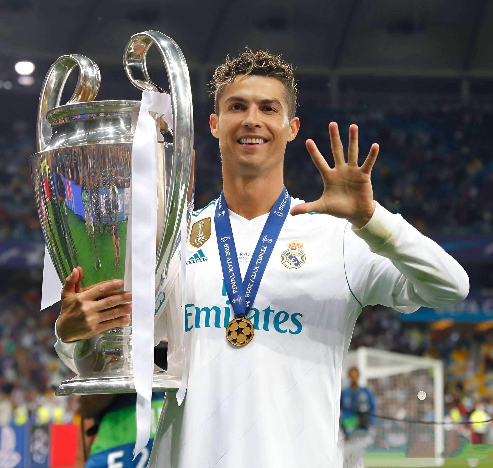 山东男篮激烈对决青岛男篮，裁判控场不足引发热议，球员受伤成焦点。