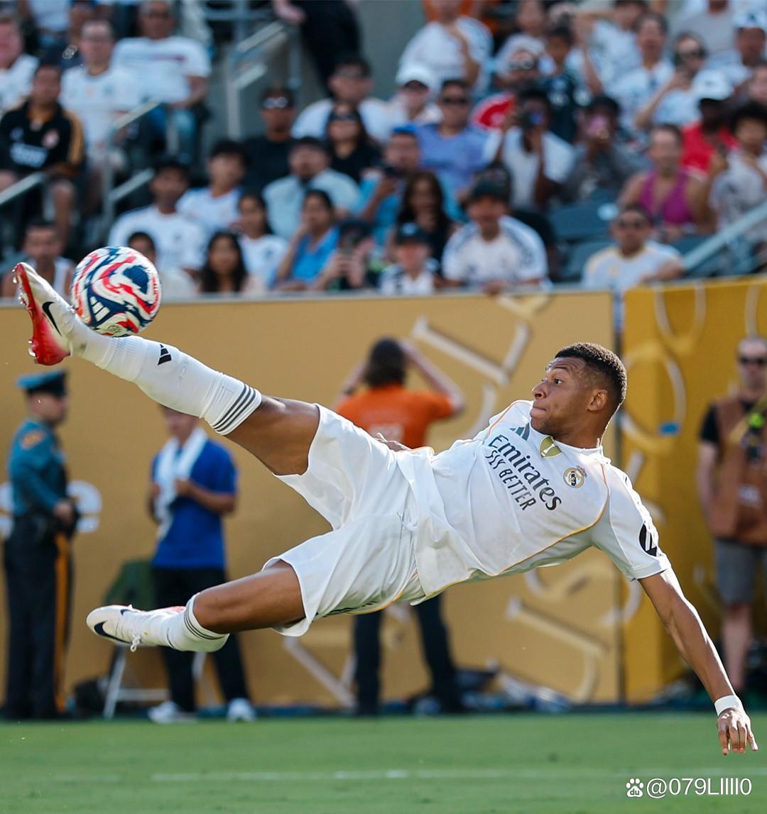 英超官网盘点历届圣诞冠军赛季战绩：阿森纳此前四次均丢冠（英超官网回顾历年圣诞榜首赛季表现：阿森纳四次领跑均无缘冠军）