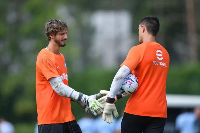 未来可期，李新翔中超处子赛季即收获6球3助（李新翔中超处子季斩获6球3助，前景光明）