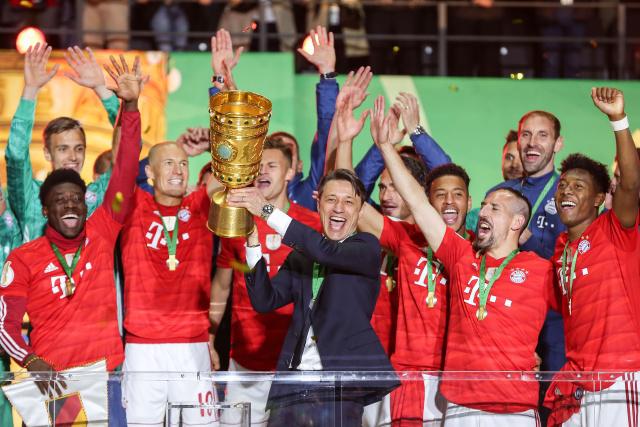 详解棒球规则中的“界外球判定”当球触及看台边缘摄影器材