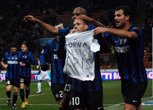 亚特兰大勇士队凭借强力外野群在不被看好的情况下击败太空人，时隔 26 年再夺魁