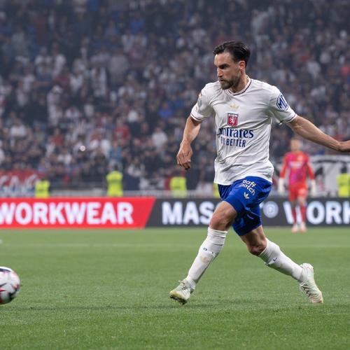 官方：因对裁判拉眼角，全北助教被禁赛五场并罚款两千万韩元（官方通报：全北助教因对裁判做出拉眼角手势，禁赛5场并罚款2000万韩元）